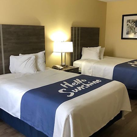 Days Inn By Wyndham Cape Carteret Near Emerald Isle Eksteriør bilde